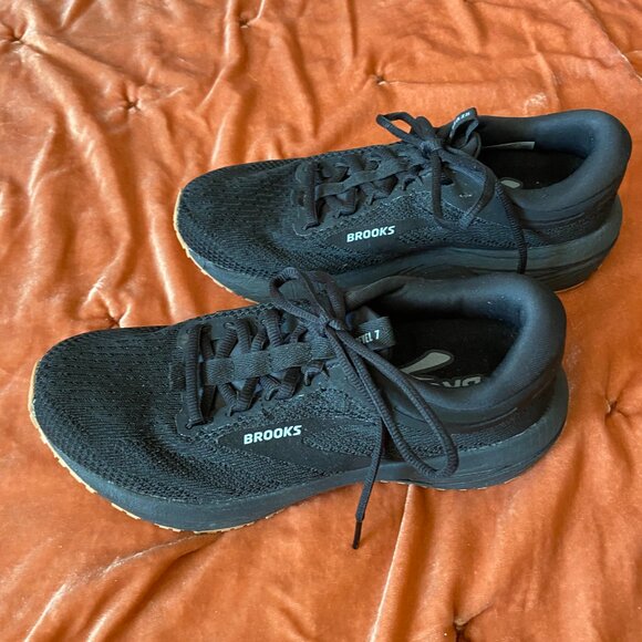Brooks black running shoes 7.5 medium - Picture 2 of 4